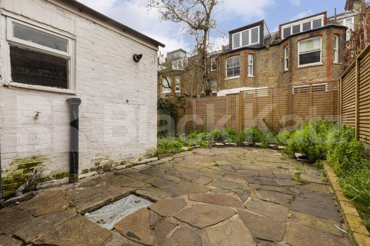 Two double bedrooms set within a period conversion by Belsize Park with a garden Howitt Road, Hampstead - Belsize Park NW3